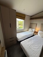 Cabin Sleeps 6 With Parking and Balcony