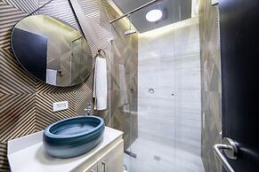 6BD with Balcony Jacuzzi Next to LLERAS