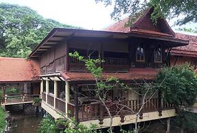 Luang Chumni Village