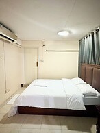 Prompt Inn Chareonkrung