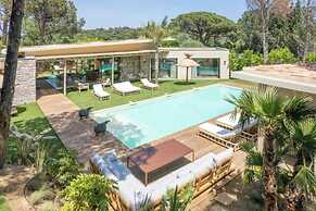 Prestige Villa a/c 12P With Pool & Lounge