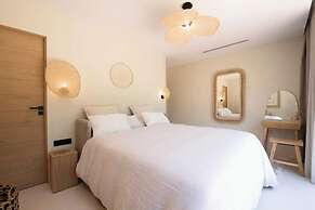 Prestige Villa a/c 12P With Pool & Lounge