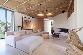 Prestige Villa a/c 12P With Pool & Lounge