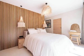 Prestige Villa a/c 12P With Pool & Lounge