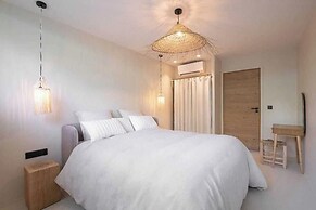 Prestige Villa a/c 12P With Pool & Lounge