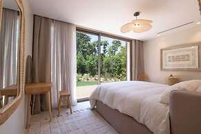 Prestige Villa a/c 12P With Pool & Lounge
