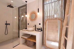 Prestige Villa a/c 12P With Pool & Lounge