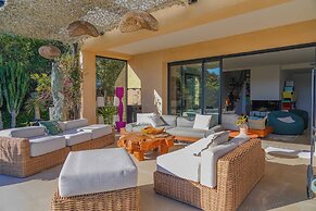 Exceptional Villa a/c 4br/8p With Pool & Sea View