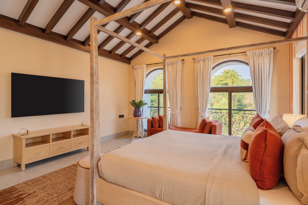 ELIVAAS Villa Paraiso 4 BHK with Pool