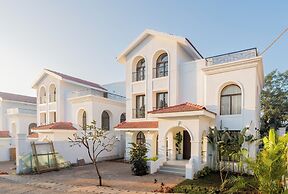 ELIVAAS Villa Paraiso 4 BHK with Pool