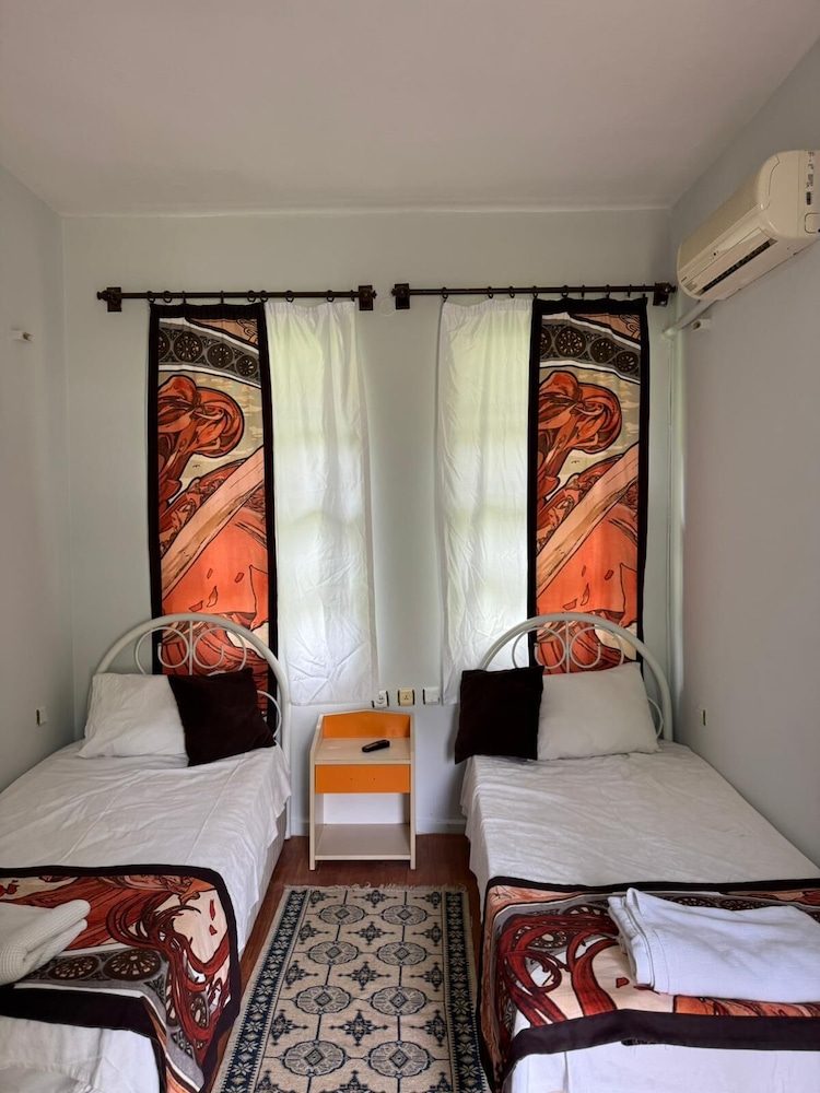 Artemis Hotel