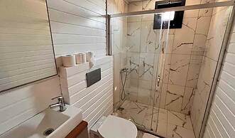 Artemis Hotel
