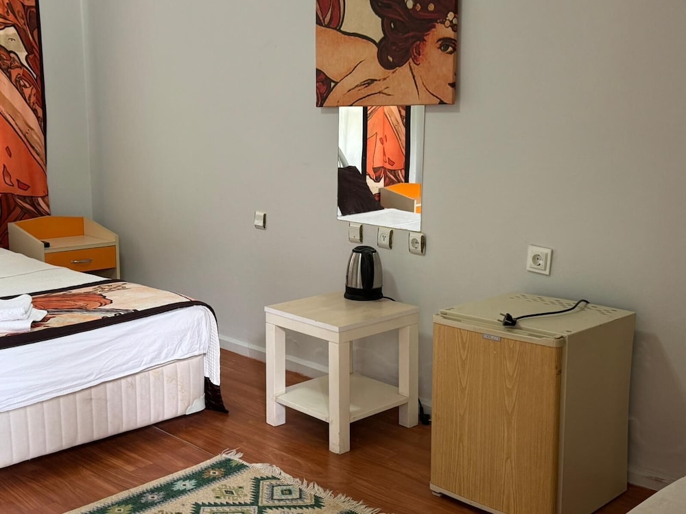 Artemis Hotel