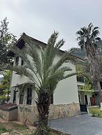 Artemis Hotel