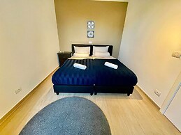 Sparkling City Suite Near Diamonds