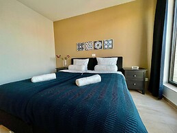Sparkling City Suite Near Diamonds