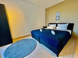 Sparkling City Suite Near Diamonds