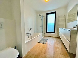 Sparkling City Suite Near Diamonds