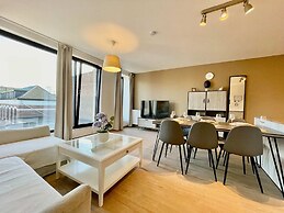Sparkling City Suite Near Diamonds