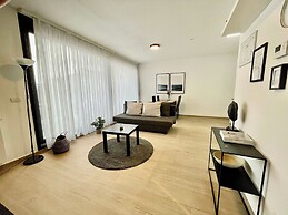 Chic Antwerp Oasis Near Diamond Hub