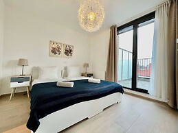 Chic Antwerp Oasis Near Diamond Hub