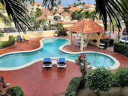 2BR Condo With Pool, Walk to Beach, Bávaro