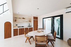 Alua White