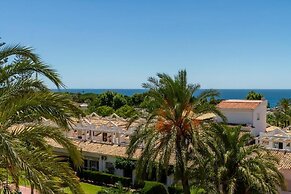 Golden Mile Lux Sea View Suite & Balcony