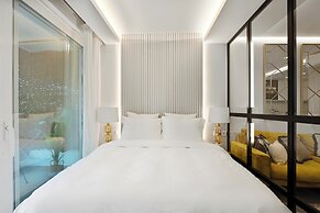Golden Mile Lux Sea View Suite & Balcony