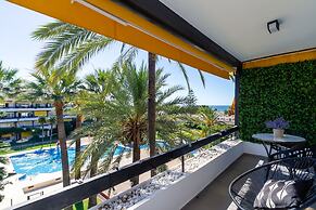 Golden Mile Lux Sea View Suite & Balcony