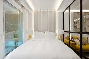 Golden Mile Lux Sea View Suite & Balcony