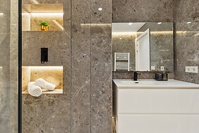 Golden Mile Lux Sea View Suite & Balcony