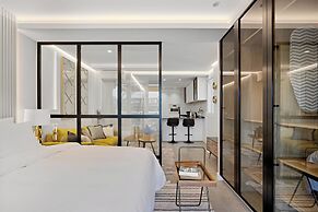 Golden Mile Lux Sea View Suite & Balcony