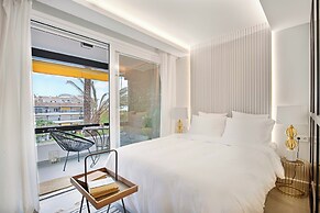 Golden Mile Lux Sea View Suite & Balcony