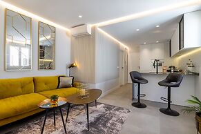 Golden Mile Lux Sea View Suite & Balcony