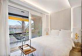 Golden Mile Lux Sea View Suite & Balcony