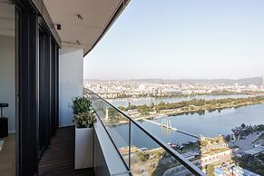 Skyline Suite - Danube-View Balcony&Pool