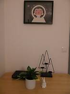 Spacious Designer 4-room Apartment in Center
