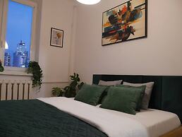 Spacious Designer 4-room Apartment in Center