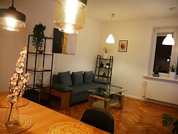 Spacious Designer 4-room Apartment in Center