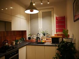Spacious Designer 4-room Apartment in Center