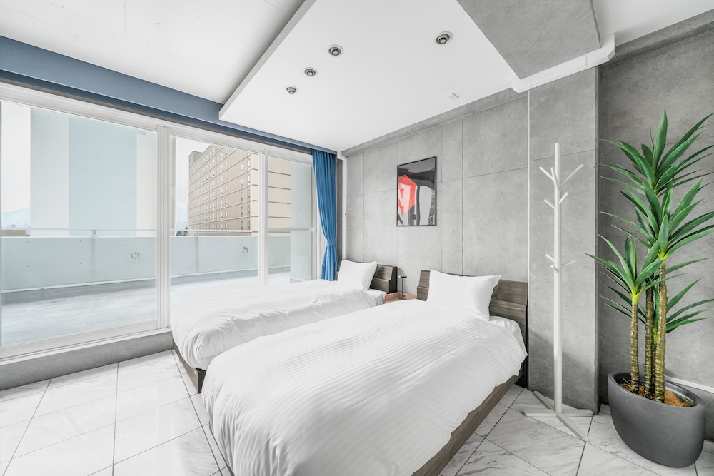 URBAN HOTEL 4480
