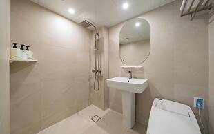 Sinchon APL Hotel