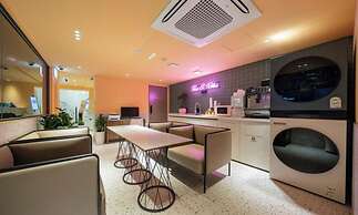 Sinchon APL Hotel