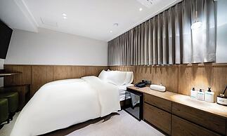 Sinchon APL Hotel