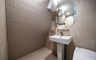 Sinchon APL Hotel