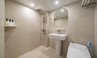 Sinchon APL Hotel