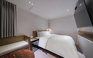 Sinchon APL Hotel