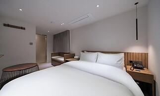 Sinchon APL Hotel