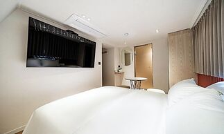 Sinchon APL Hotel